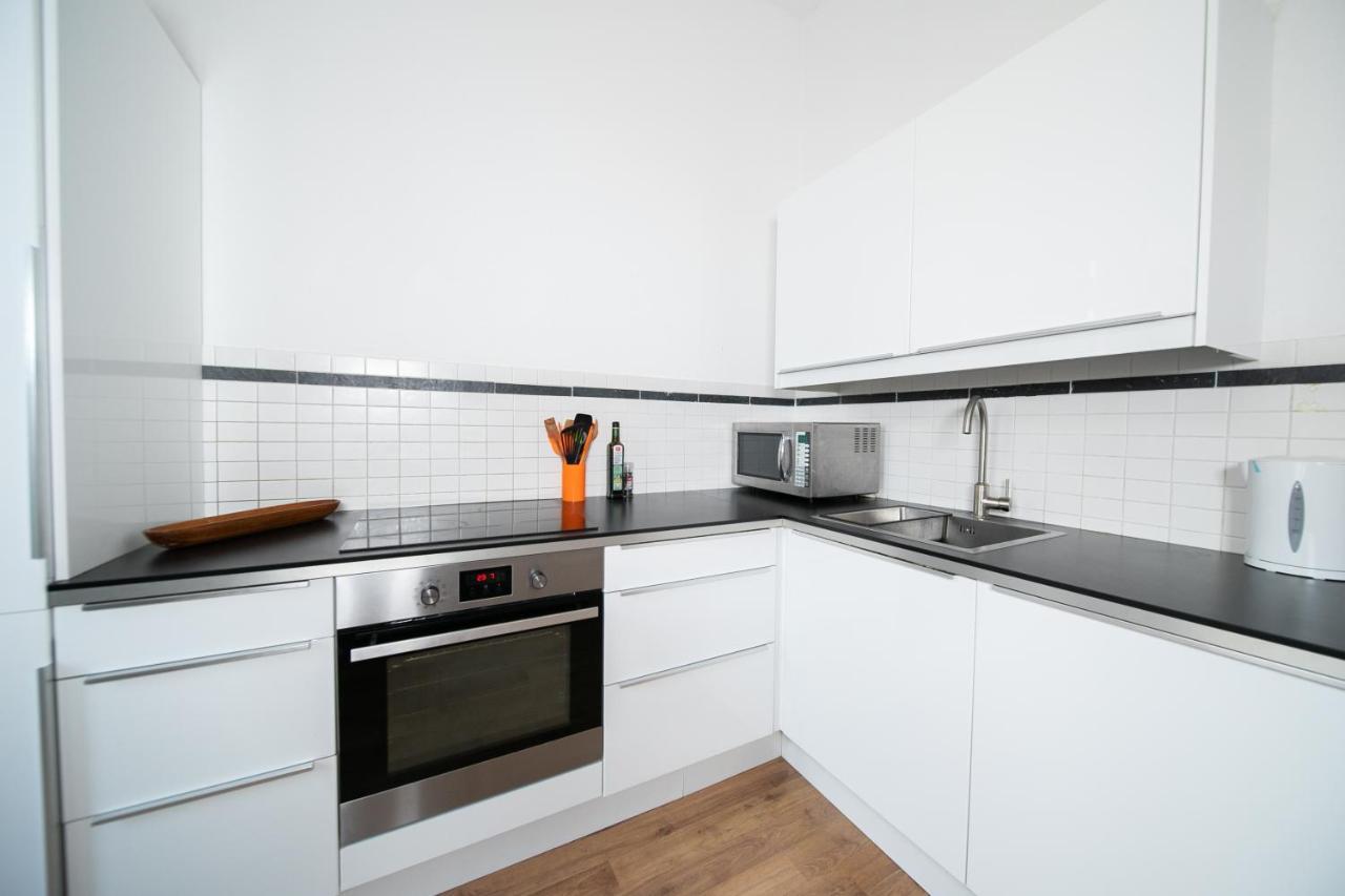 White 60 Qm Apartment - Zentral - Balkon - Messe デュッセルドルフ エクステリア 写真