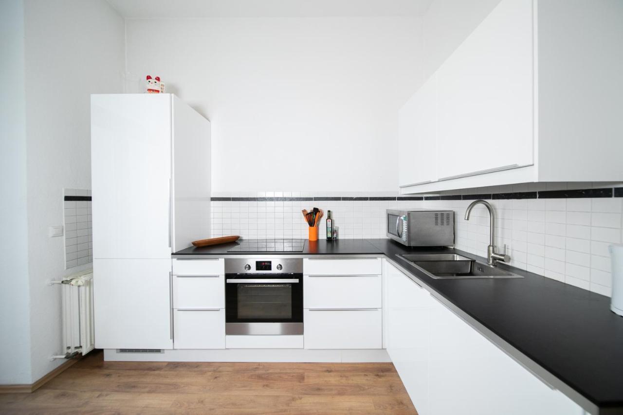 White 60 Qm Apartment - Zentral - Balkon - Messe デュッセルドルフ エクステリア 写真