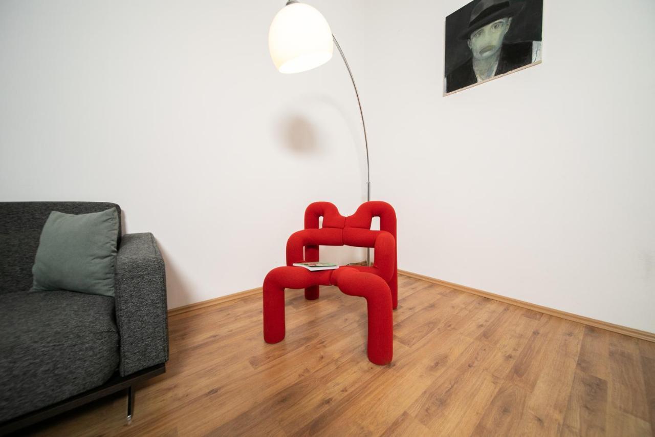 White 60 Qm Apartment - Zentral - Balkon - Messe デュッセルドルフ エクステリア 写真