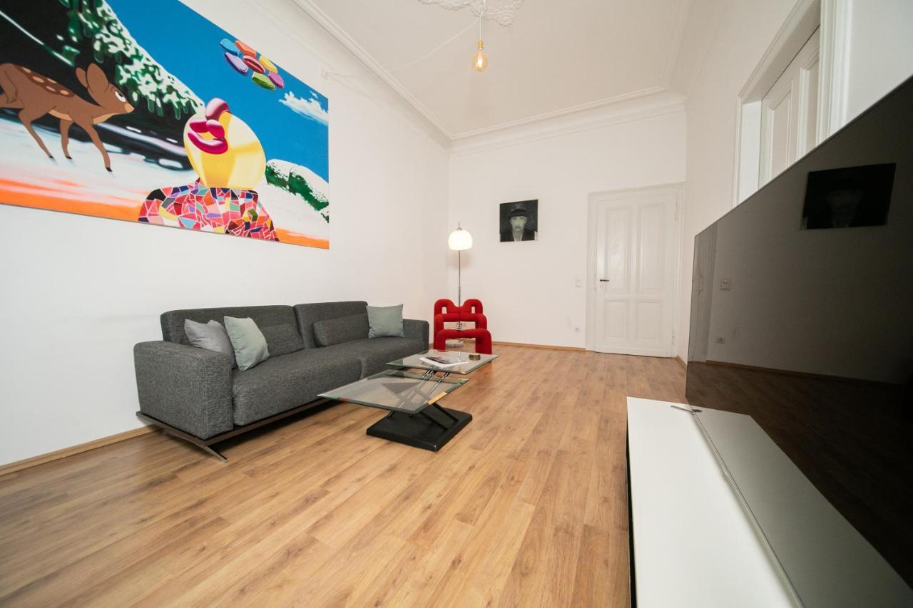 White 60 Qm Apartment - Zentral - Balkon - Messe デュッセルドルフ エクステリア 写真